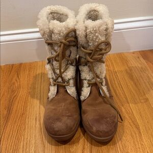 Sorel Tan Shearling Lined Boots